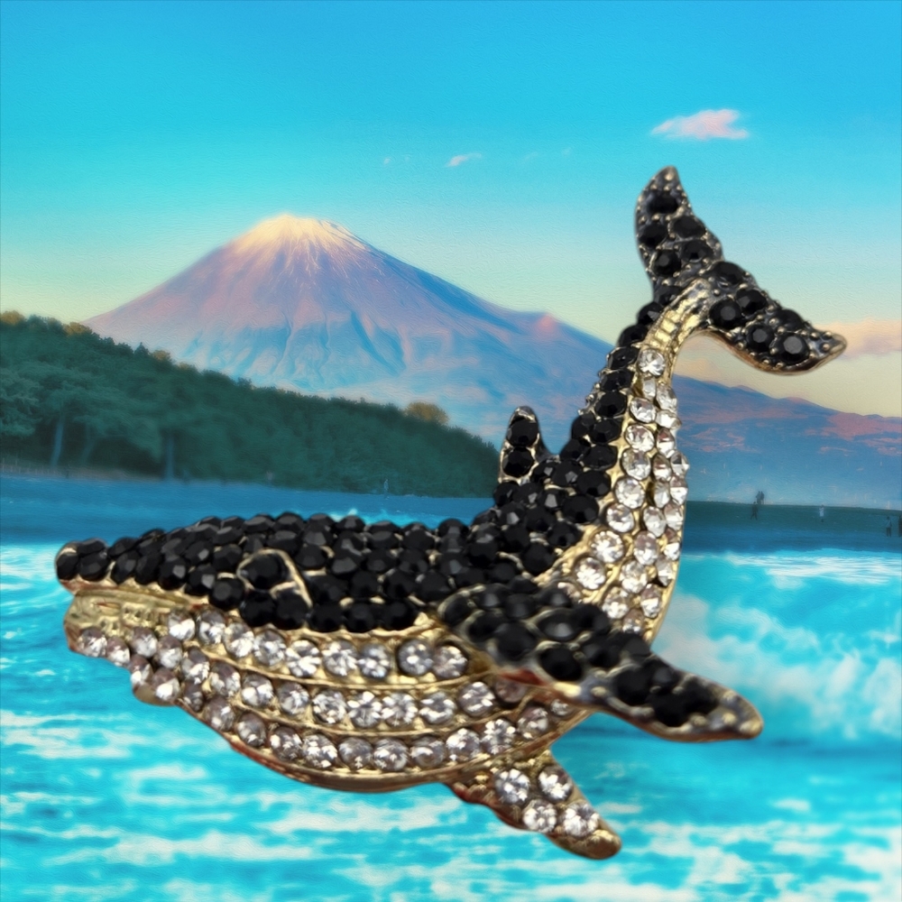 NWOT Rhinestone Black Clear Gold Whale Brooch Unisex Pin